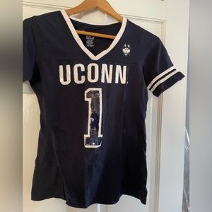 UConn Huskies top size M